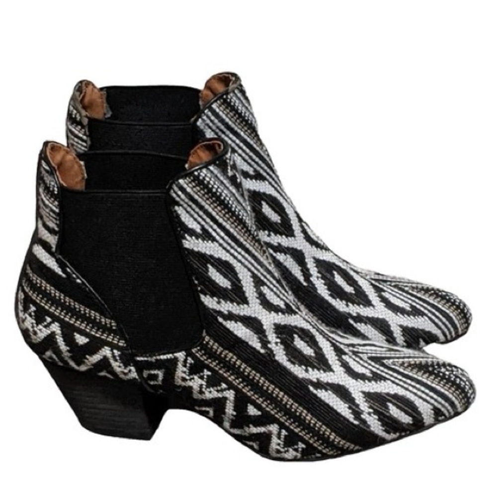 67 Sixtyseven Black & White Geometric Print Heeled Modern Boho Knit Ankle Boots